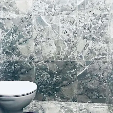 M&l Large Apartamento Peraía